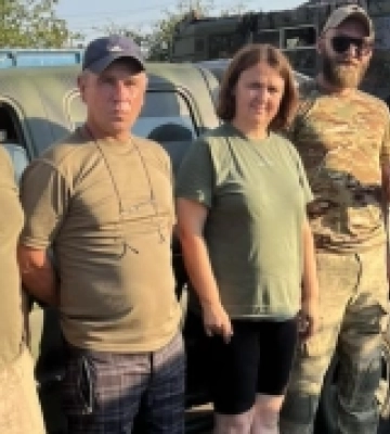 Рожищенські волонтери доставили захисникам машини та передачі. ФОТО