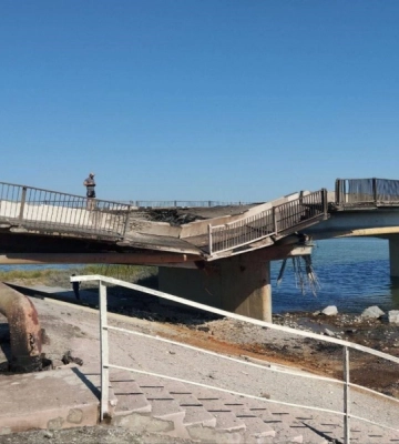 Удари по мостах, що ведуть до Криму: показали нові фото після &quot;прильотів&quot;