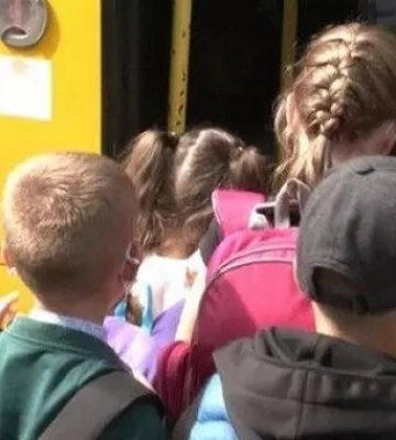 На Полтавщині судили жінку, бо її син лаявся у шкільному автобусі