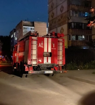 У Полтаві на Інституті зв&#039;язку стався вибух у багатоповерхівці: відомо про двох постраждалих, усіх жителів будинку евакуювали
