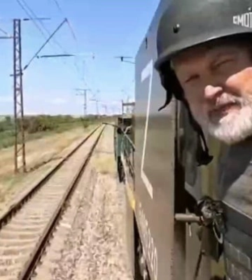 Рашисты показали бронепоезд, с которим перевозят через Мелитополь снаряды и военную технику (видео)