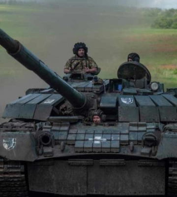 На Луганщині загарбники замінюють місцевих колаборантів на чиновників з Росії