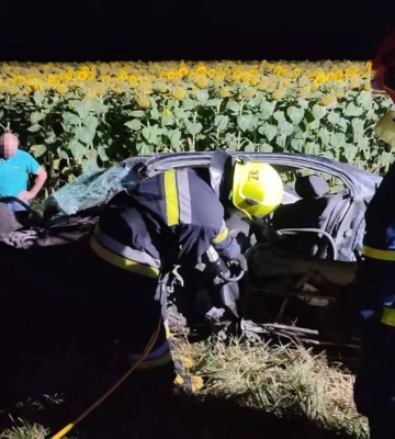 Тіло водія затисло у салоні: на Дніпропетровщині сталася аварія
