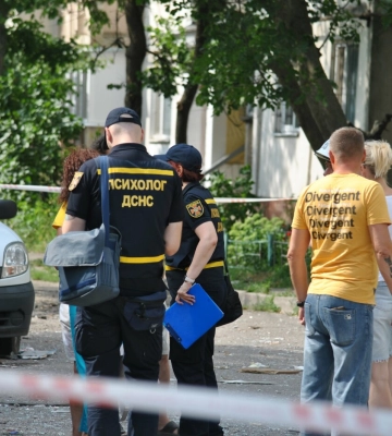 Вікна та речі з квартир відкинуло на 30 метрів: полтавці почали приносити воду та речі постраждалим від вибуху в багатоповерхівці&amp;hellip;