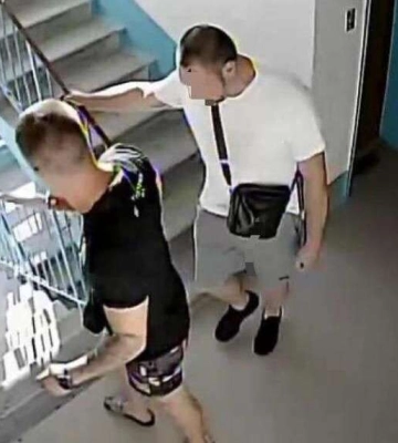 Побили та відібрали гроші: у Дніпрі до квартири до чоловіка увірвалися грабіжники