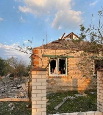 Окупанти скинули чотири авіабомби на село в Харківській області, відомо про двох загиблих