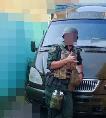 На Мелитопольском направлении &quot;едросы&quot; подарили бойцам ржавую &quot;Газель&quot; с нарисованной фарой 