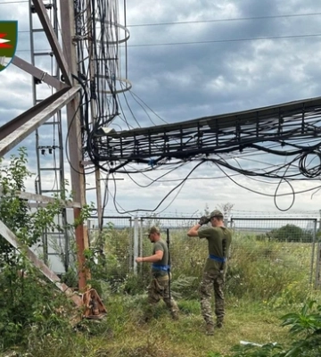 Шалені ризики і загрози: 14 бригада показала, як працюють їхні зв&#039;язківці 