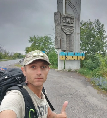 Ветеран «Азова» прошел более 500 км, чтобы поддержать раненых собратьев