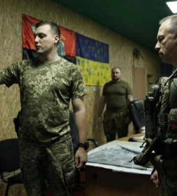 «Принимаем оперативные решения». Сырский посетил Купянское направление и встретился с командирами