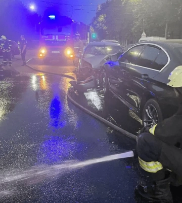 У Дніпрі зіткнулися BMW та Chevrolet, серед постраждалих є дитина (ФОТО)