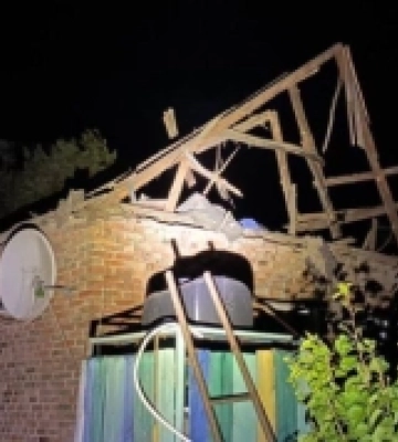 Росіяни вночі вдарили по церкві і будинках в Дніпропетровській області. Загинув юнак, поранені ще троє людей