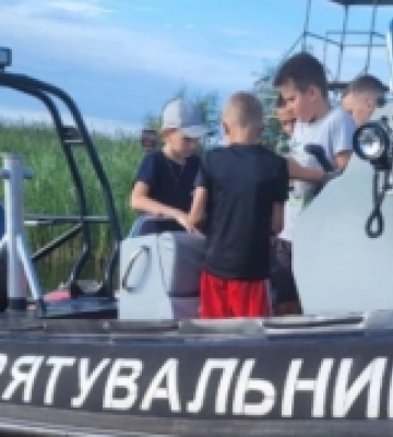 Юних спортсменів Шацької громади на Волині вчили надавати допомогу людині, яка тоне