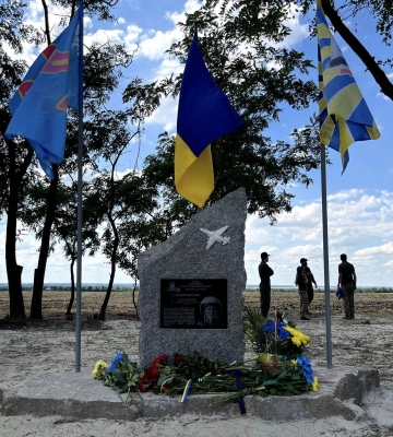 Памятник погибшему боевому летчику открыли на Днепропетровщине