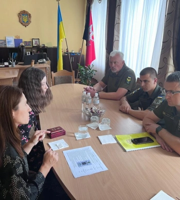 Жене и дочери погибшего пограничника вручили государственную награду