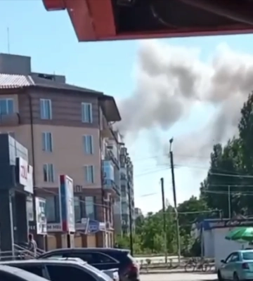 ВСУ нанесли удар по пункту управления оккупантов в Новой Каховке: видео взрыва