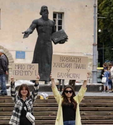 Про що мріє молодь: у Львові запустили флешмоб, - ФОТО