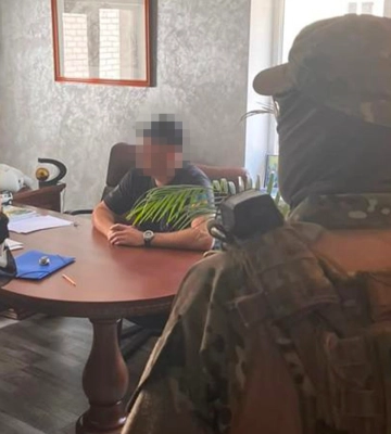В Кропивницком СБУ поймала на взятке в $92 тыс. депутата, возглавлявшего группу рэкетиров