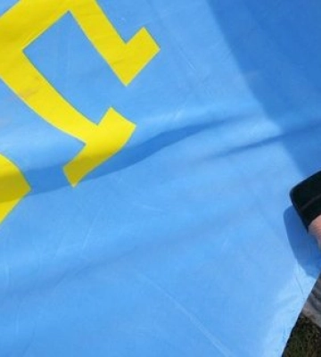 «КримSOS»: у школах Криму заборонили піднімати кримськотатарський прапор