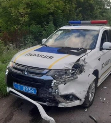На Черкащині п&#039;яний водій врізався в автомобіль поліції