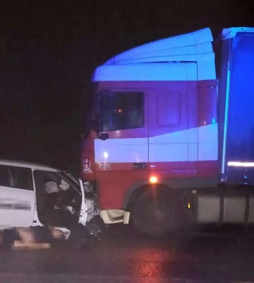 Під Кам’янським лобове зіткнення Skoda та вантажівки: 2 чоловіків загинули, ще один постраждав
