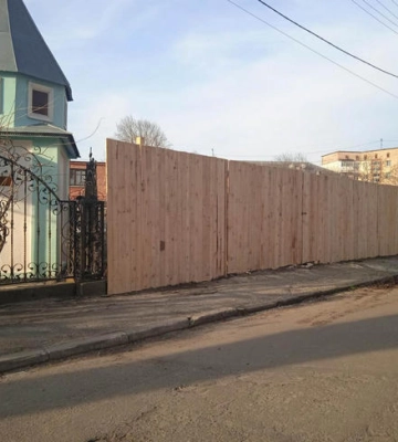 Забудовники пішли до суду, щоб відновити будівництво біля церкви у Рівному