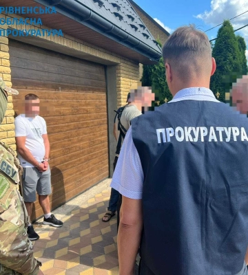 На Рівненщині співробітник ДСНС організував незаконний бурштиновий бізнес
