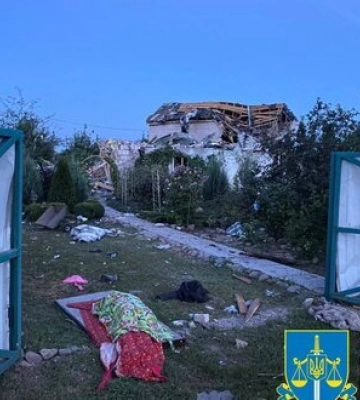 Наслідки обстрілу села Подоли на Харківщині: Загинула жінка, чоловік дістав поранення, зруйновано будинок. ФОТОрепортаж