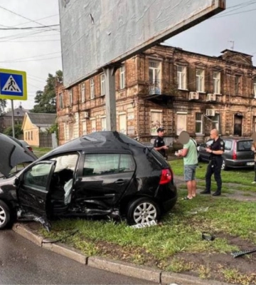 Проігнорував червоний сигнал світлофора: у середмісті Дніпра відбулась ДТП з постраждалим
