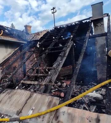 На Закарпатті вогнеборці врятували житловий будинок від знищення