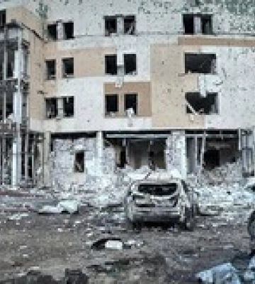 Запорожье. Появилось видео полета ракеты рядом с детской площадкой и удара по гостинице