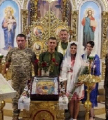 124 бригада ТрО показала світлини з вінчання  військового та його нареченої