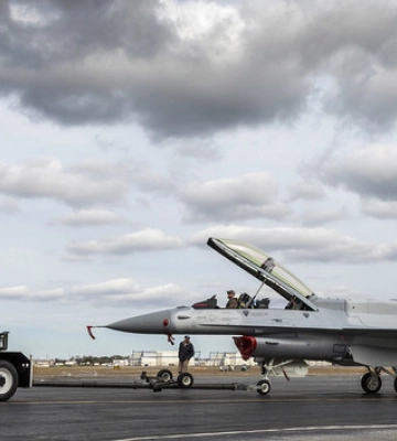WP: Пилоты Украины не будут готовы летать на F-16 раньше следующего лета