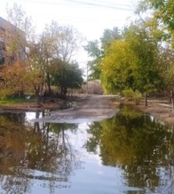 Подрыв Каховской ГЭС: город на Херсонщине до сих пор под водой (видео)
