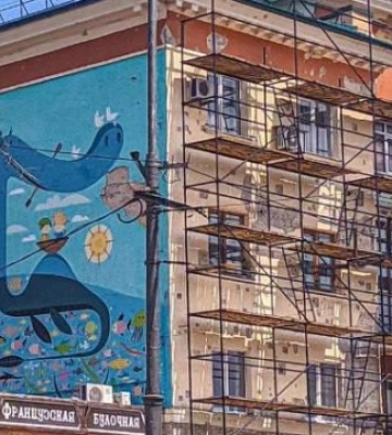 У Маріуполі загарбники знищили мурал з казковим персонажем