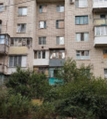 Оккупанты утром обстреливают Херсон и область: попали в многоэтажку, есть раненые