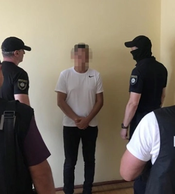 Вимагав хабар за переведення військового до іншого підрозділу: на Одещині затримали посадовця військової адміністрації