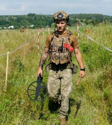 Українські піротехніки повністю розмінували деокуповане село на Харківщині (ВІДЕО)