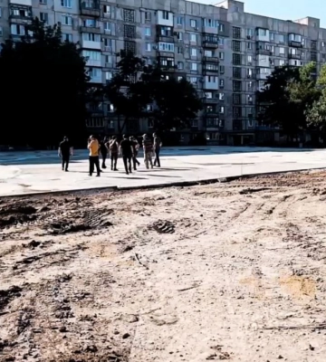У Маріуполі росіяни на місці зруйнованого будинку стоять спортмайданчик —  Андрющенко