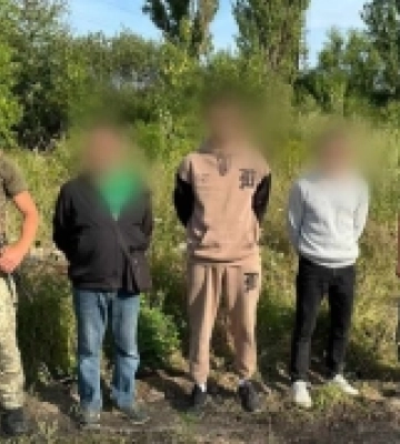 На Берегівщині неподалік кордону затримали чотирьох осіб призовного віку