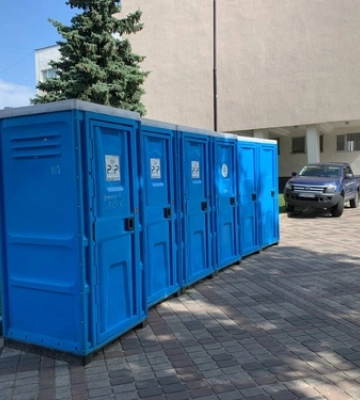 Чому біотуалети у центрі Луцька смердять і хто за це відповідає 