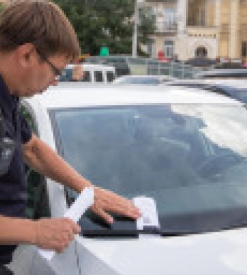 Евакуація авто на штрафмайданчик: уряд вніс зміни у правила