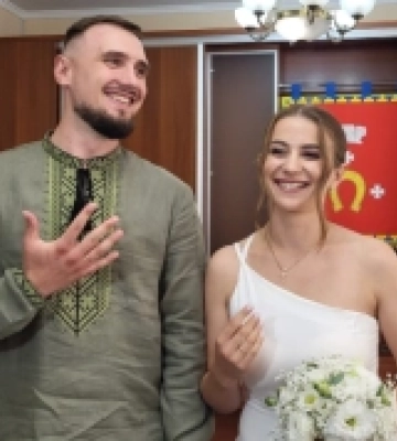 Весілля на Районі: у ЦНАПі Ковеля першими одружилися військовий Артур і Іванна