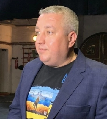 Керівник театру в Кропивницькому позивається до суду, щоб його не усунули з посади