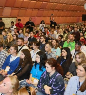Масштабний молодіжний форум у Дніпрі з участю понад 250 учасників і видатних спікерів із різних міст