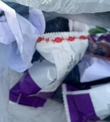 В цукерках і за щокою: у Луцьку двоє молодиків ховали наркотики від копів 