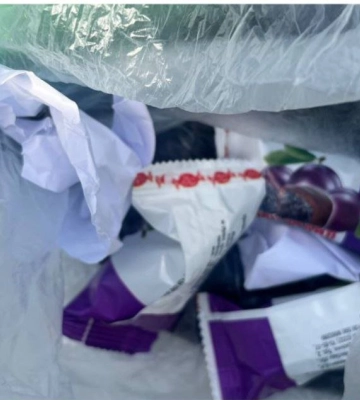 В цукерках і за щокою: у Луцьку двоє молодиків ховали наркотики від копів 