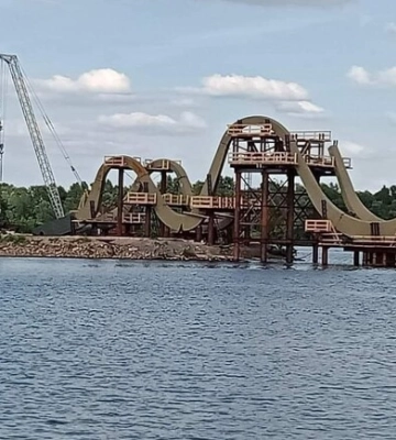 Як виглядає міст-хвиля, який будують на Оболоні
