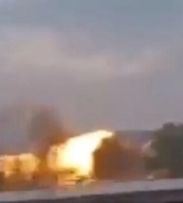 Очевидці зняли страшне відео моменту попадання другої ракети по готелю Reikartz у Запоріжжі