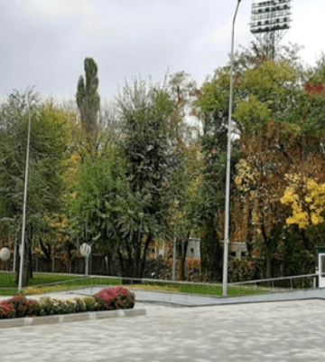 У Дніпрі у парку Зелений Гай КП ремонтують тротуарне покриття